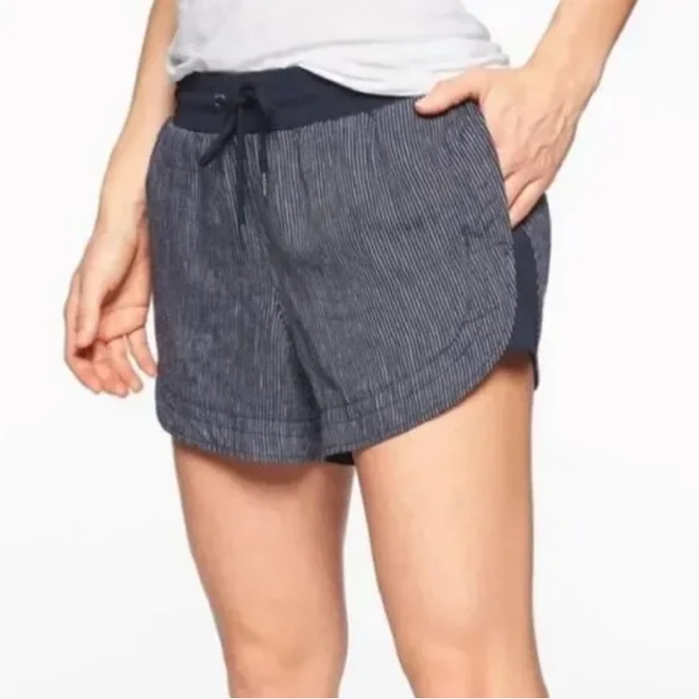 Athleta Beachside Bali navy Shorts Summer Beach Vibe  Preppy Classic  size 4